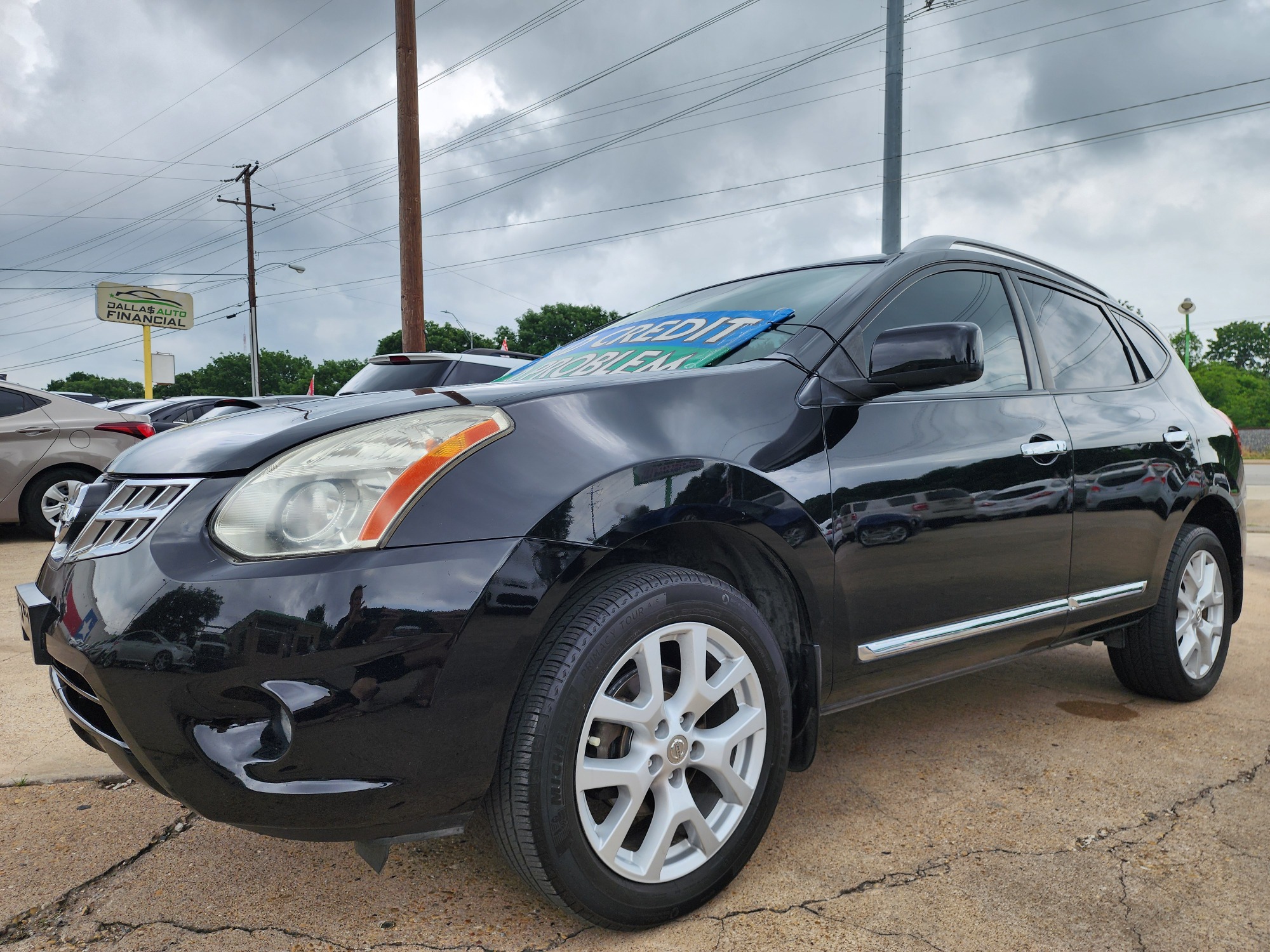 2013 BLACK Nissan Rogue SL (JN8AS5MT0DW) with an 2.5L L4 DOHC 16V engine, Continuously Variable Transmission transmission, located at 2660 S.Garland Avenue, Garland, TX, 75041, (469) 298-3118, 32.885551, -96.655602 - Welcome to DallasAutos4Less, one of the Premier BUY HERE PAY HERE Dealers in the North Dallas Area. We specialize in financing to people with NO CREDIT or BAD CREDIT. We need proof of income, proof of residence, and a ID. Come buy your new car from us today!! This is a Very clean 2013 NISSAN ROGU - Photo #7